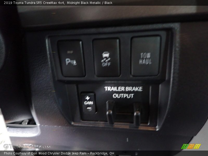 Midnight Black Metallic / Black 2019 Toyota Tundra SR5 CrewMax 4x4