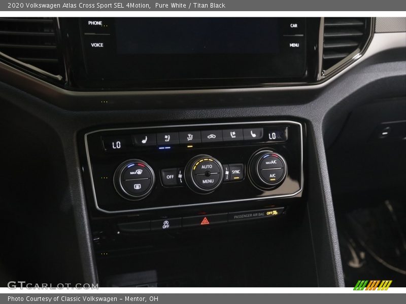 Pure White / Titan Black 2020 Volkswagen Atlas Cross Sport SEL 4Motion