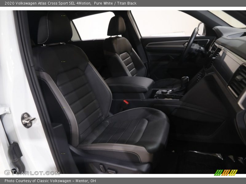 Pure White / Titan Black 2020 Volkswagen Atlas Cross Sport SEL 4Motion