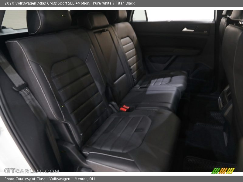 Pure White / Titan Black 2020 Volkswagen Atlas Cross Sport SEL 4Motion