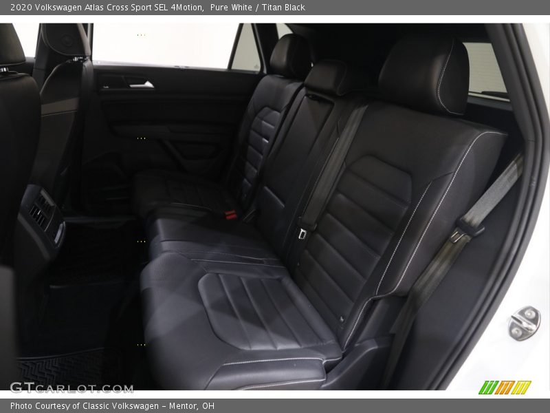 Pure White / Titan Black 2020 Volkswagen Atlas Cross Sport SEL 4Motion