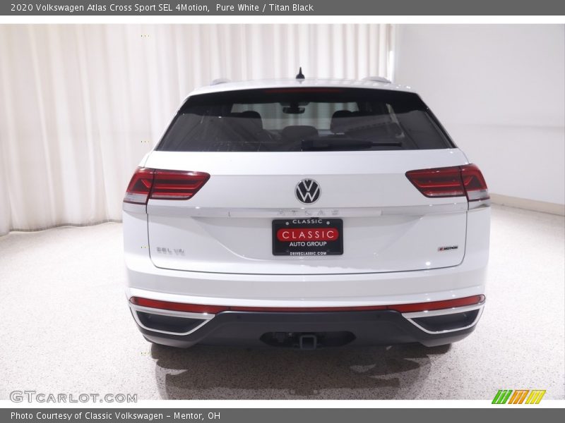 Pure White / Titan Black 2020 Volkswagen Atlas Cross Sport SEL 4Motion