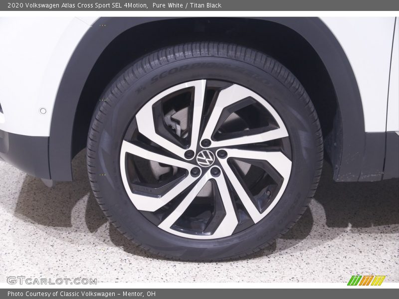 Pure White / Titan Black 2020 Volkswagen Atlas Cross Sport SEL 4Motion