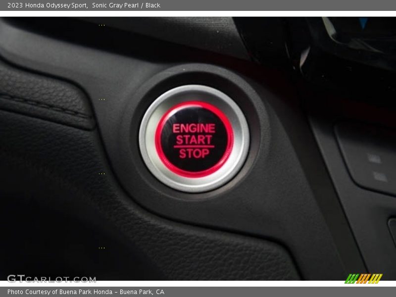 Sonic Gray Pearl / Black 2023 Honda Odyssey Sport