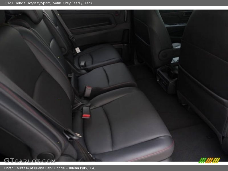 Sonic Gray Pearl / Black 2023 Honda Odyssey Sport