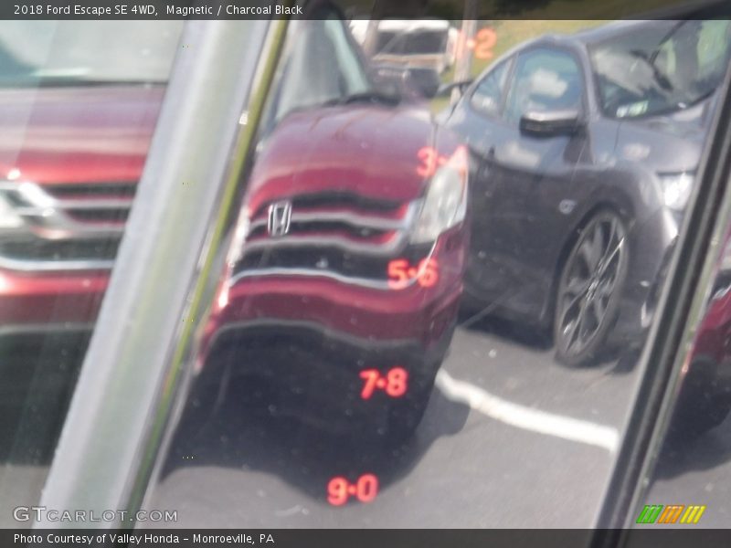 Magnetic / Charcoal Black 2018 Ford Escape SE 4WD
