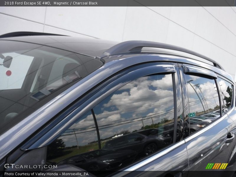 Magnetic / Charcoal Black 2018 Ford Escape SE 4WD