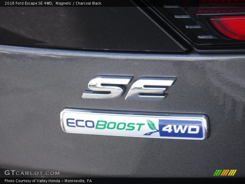 Magnetic / Charcoal Black 2018 Ford Escape SE 4WD