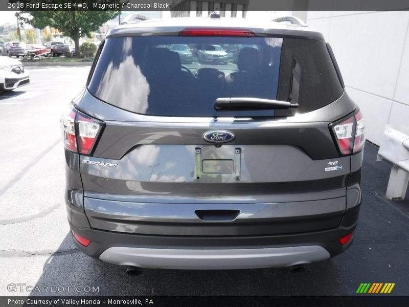 Magnetic / Charcoal Black 2018 Ford Escape SE 4WD