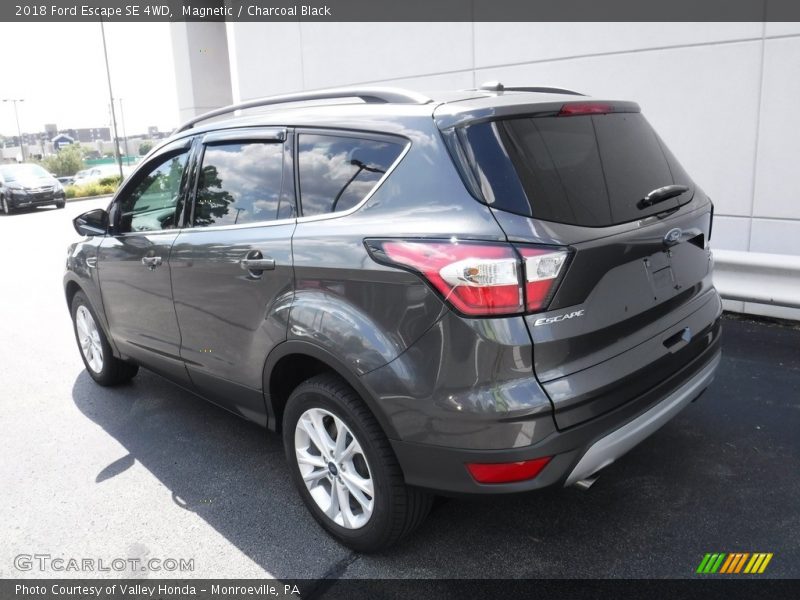 Magnetic / Charcoal Black 2018 Ford Escape SE 4WD