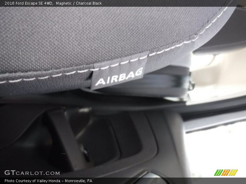 Magnetic / Charcoal Black 2018 Ford Escape SE 4WD