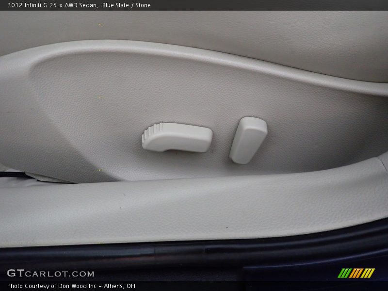 Front Seat of 2012 G 25 x AWD Sedan