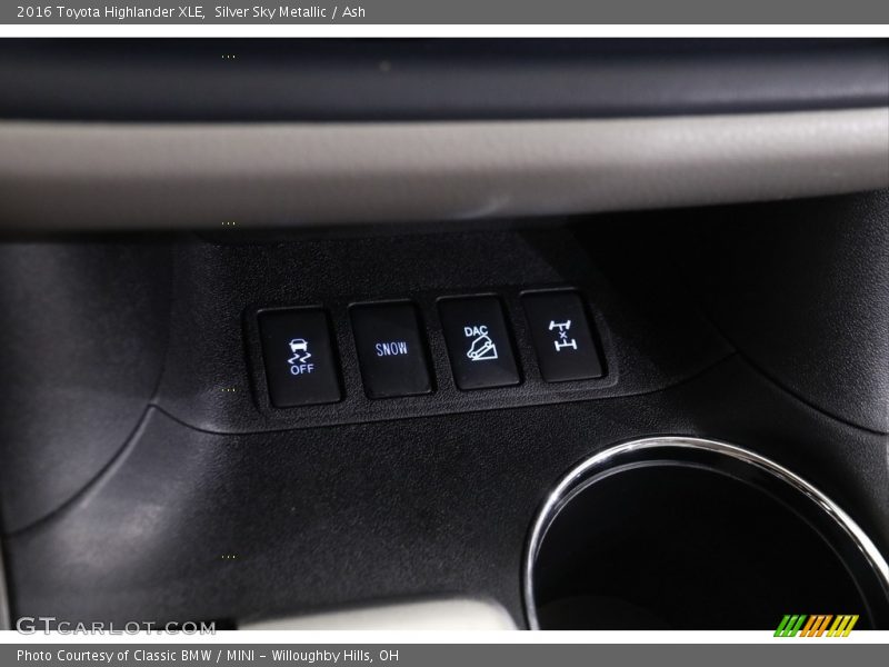 Silver Sky Metallic / Ash 2016 Toyota Highlander XLE
