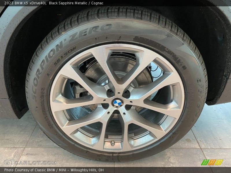 Black Sapphire Metallic / Cognac 2023 BMW X5 xDrive40i