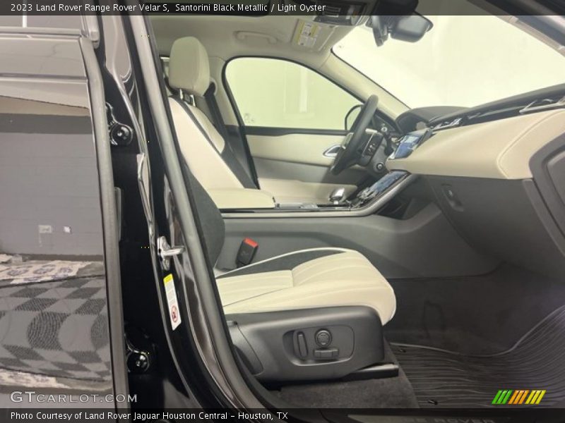 Santorini Black Metallic / Light Oyster 2023 Land Rover Range Rover Velar S