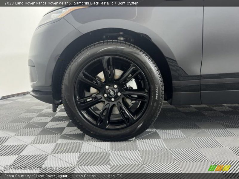 Santorini Black Metallic / Light Oyster 2023 Land Rover Range Rover Velar S