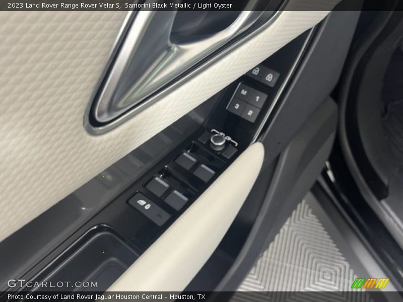 Santorini Black Metallic / Light Oyster 2023 Land Rover Range Rover Velar S