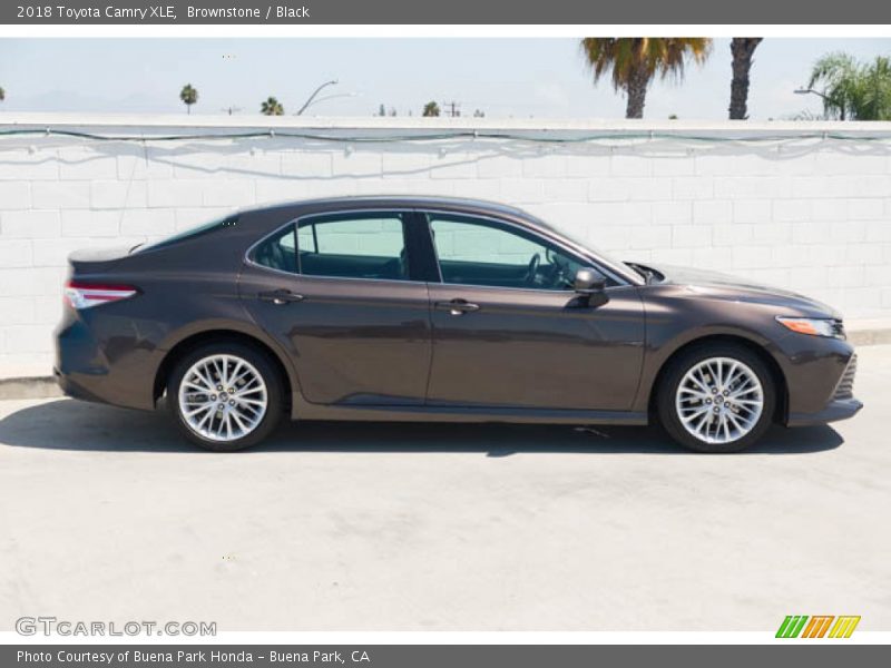 Brownstone / Black 2018 Toyota Camry XLE