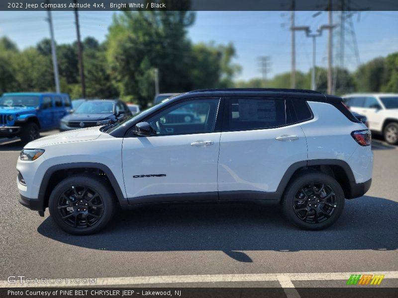 Bright White / Black 2022 Jeep Compass Altitude 4x4