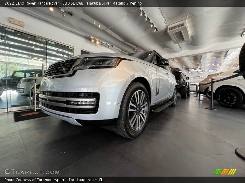 Hakuba Silver Metallic / Perlino 2022 Land Rover Range Rover P530 SE LWB