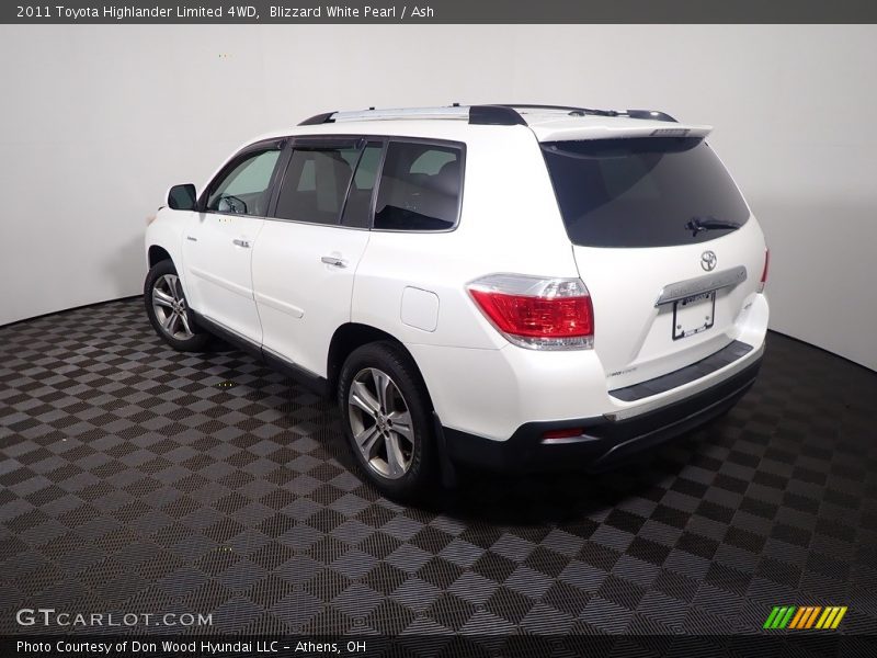 Blizzard White Pearl / Ash 2011 Toyota Highlander Limited 4WD