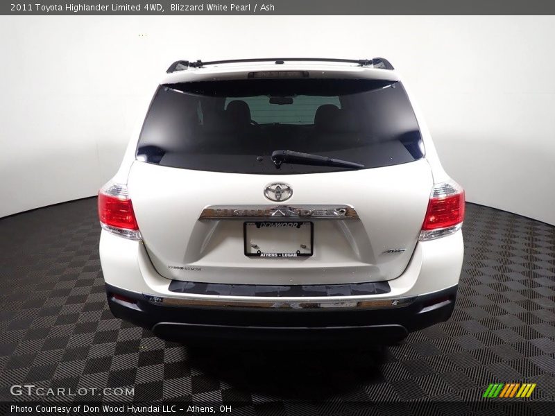 Blizzard White Pearl / Ash 2011 Toyota Highlander Limited 4WD