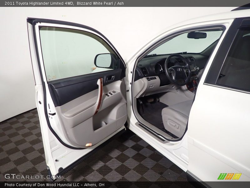 Blizzard White Pearl / Ash 2011 Toyota Highlander Limited 4WD