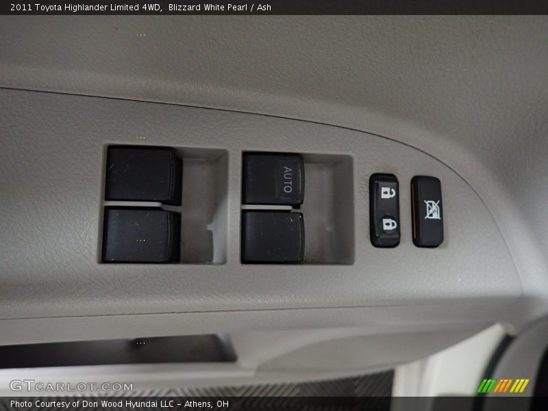 Blizzard White Pearl / Ash 2011 Toyota Highlander Limited 4WD