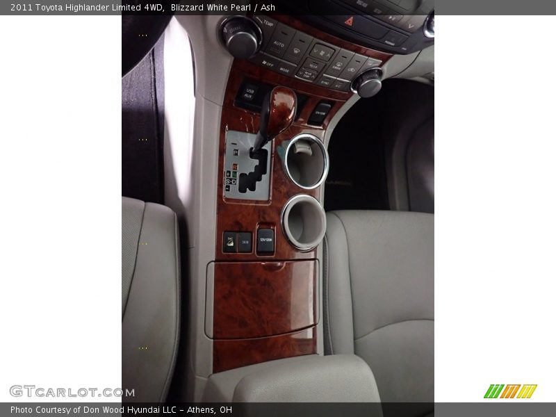 Blizzard White Pearl / Ash 2011 Toyota Highlander Limited 4WD
