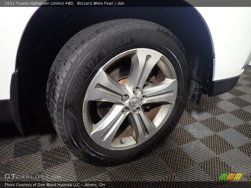 Blizzard White Pearl / Ash 2011 Toyota Highlander Limited 4WD