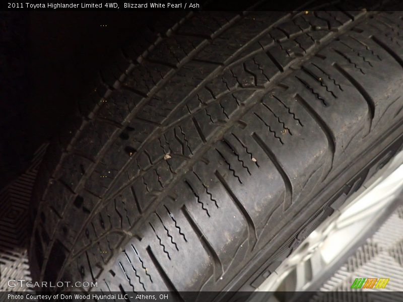 Blizzard White Pearl / Ash 2011 Toyota Highlander Limited 4WD