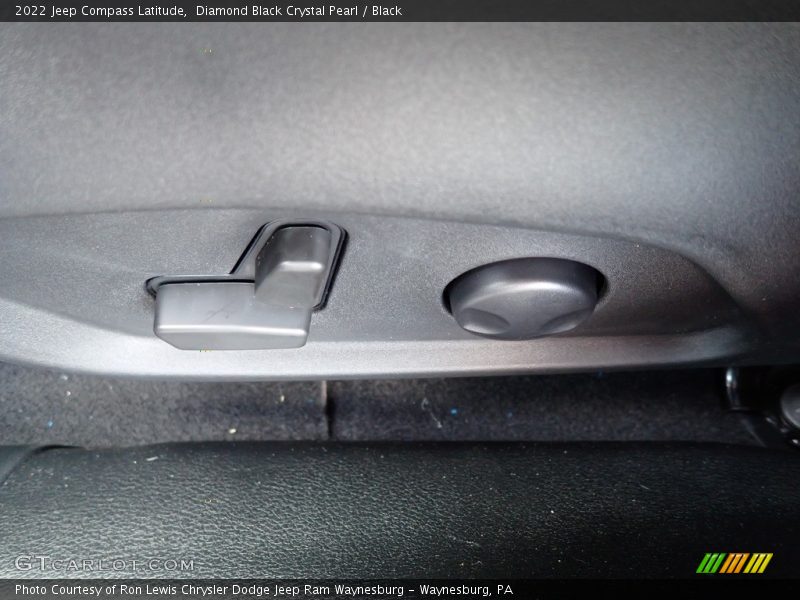 Diamond Black Crystal Pearl / Black 2022 Jeep Compass Latitude