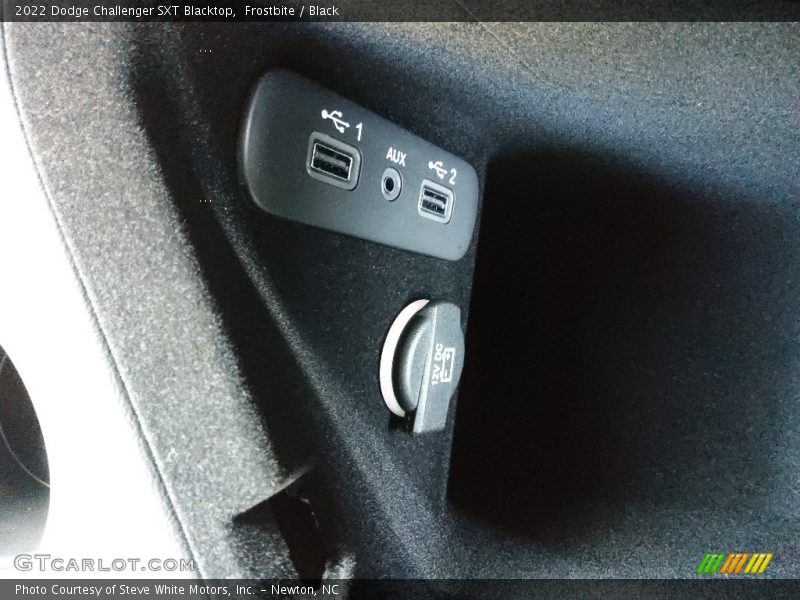 Frostbite / Black 2022 Dodge Challenger SXT Blacktop