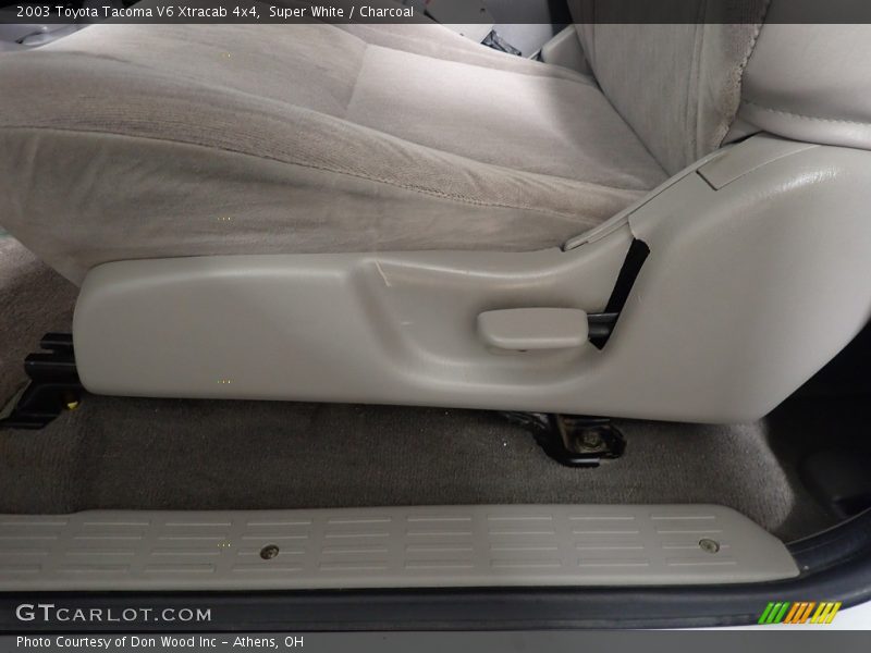 Super White / Charcoal 2003 Toyota Tacoma V6 Xtracab 4x4