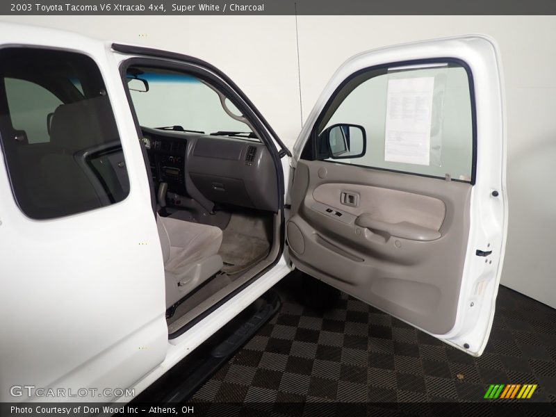 Super White / Charcoal 2003 Toyota Tacoma V6 Xtracab 4x4