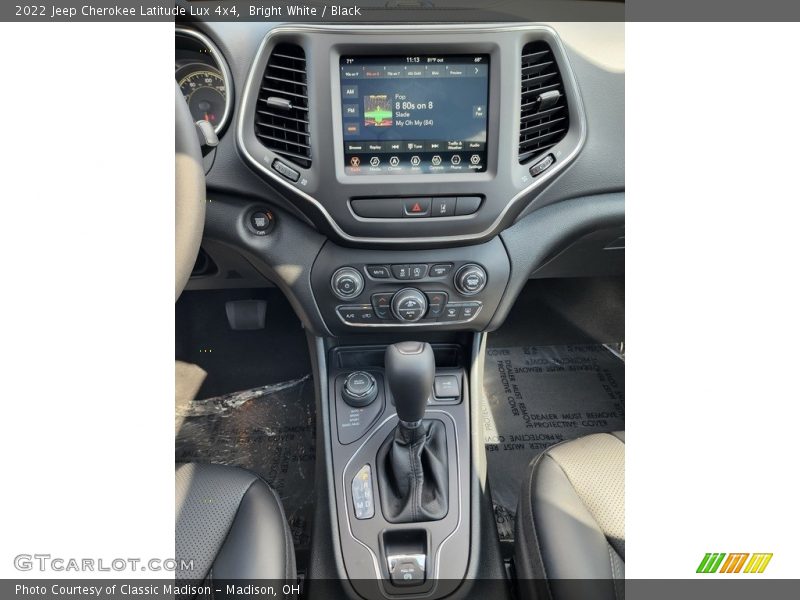 Bright White / Black 2022 Jeep Cherokee Latitude Lux 4x4