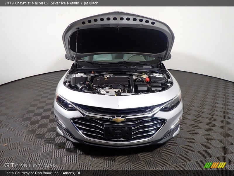 Silver Ice Metallic / Jet Black 2019 Chevrolet Malibu LS