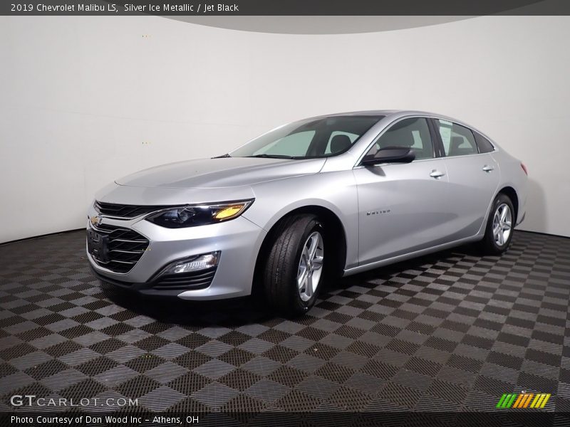 Silver Ice Metallic / Jet Black 2019 Chevrolet Malibu LS