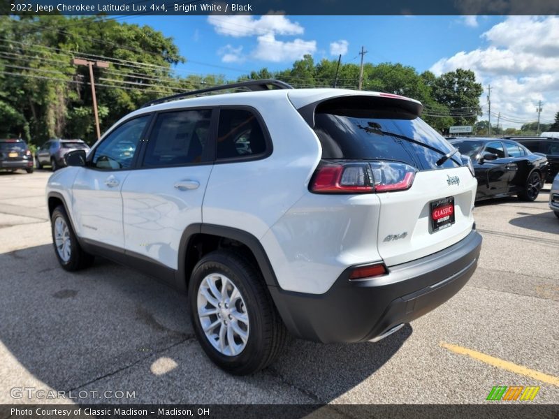 Bright White / Black 2022 Jeep Cherokee Latitude Lux 4x4