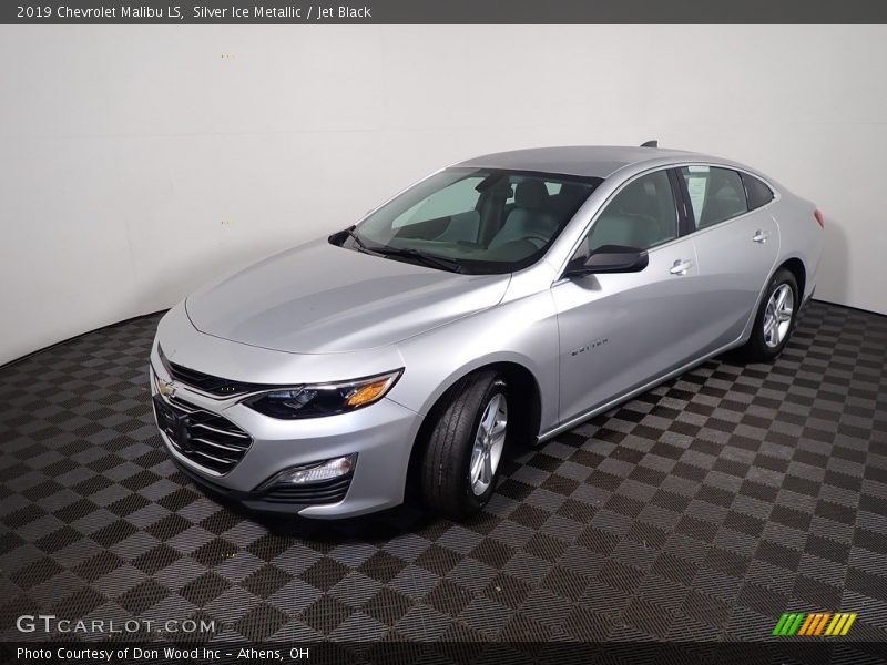 Silver Ice Metallic / Jet Black 2019 Chevrolet Malibu LS