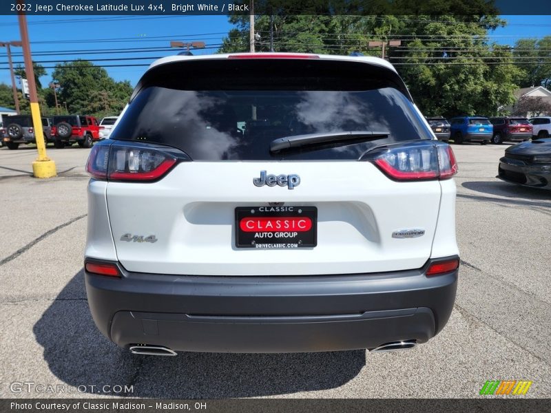 Bright White / Black 2022 Jeep Cherokee Latitude Lux 4x4