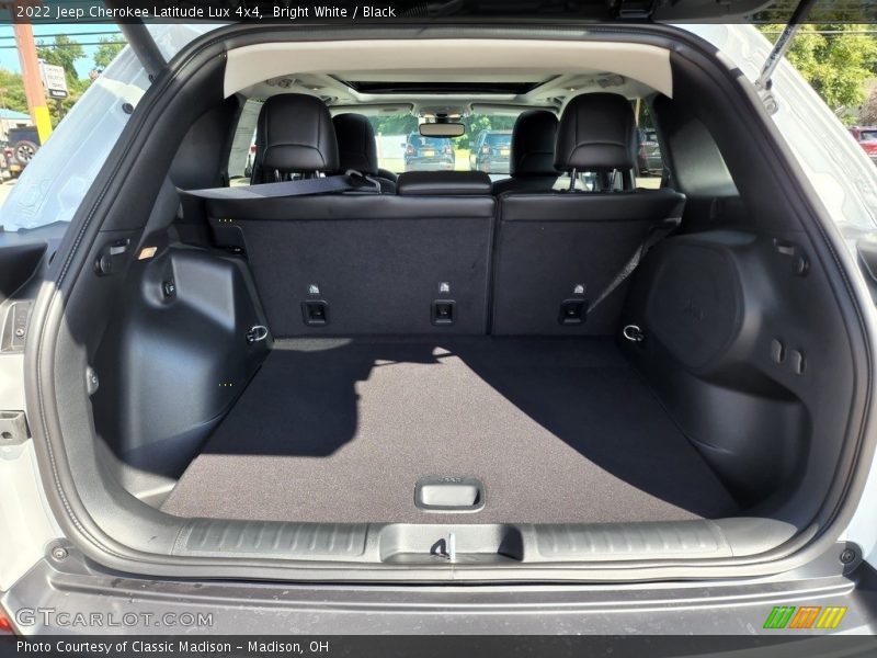 Bright White / Black 2022 Jeep Cherokee Latitude Lux 4x4