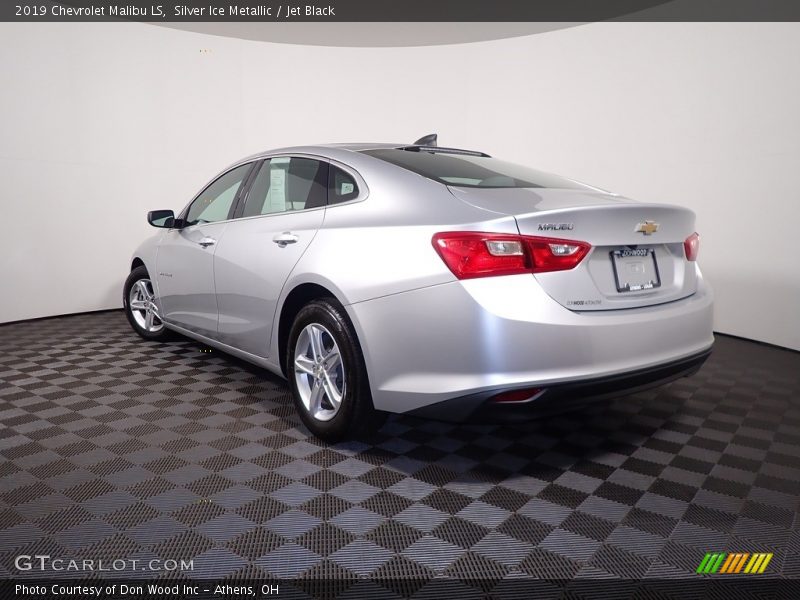 Silver Ice Metallic / Jet Black 2019 Chevrolet Malibu LS