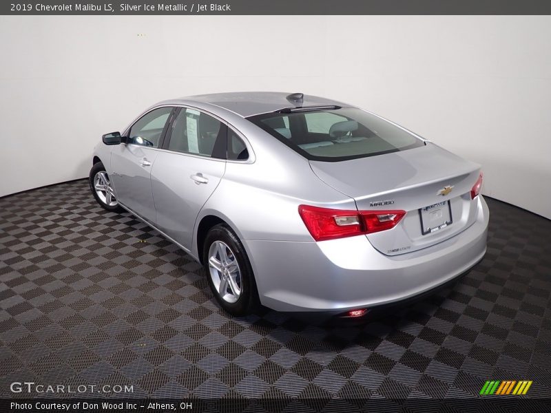 Silver Ice Metallic / Jet Black 2019 Chevrolet Malibu LS