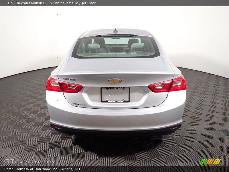 Silver Ice Metallic / Jet Black 2019 Chevrolet Malibu LS