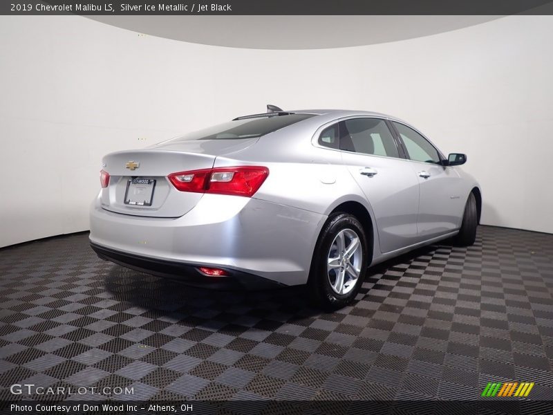 Silver Ice Metallic / Jet Black 2019 Chevrolet Malibu LS