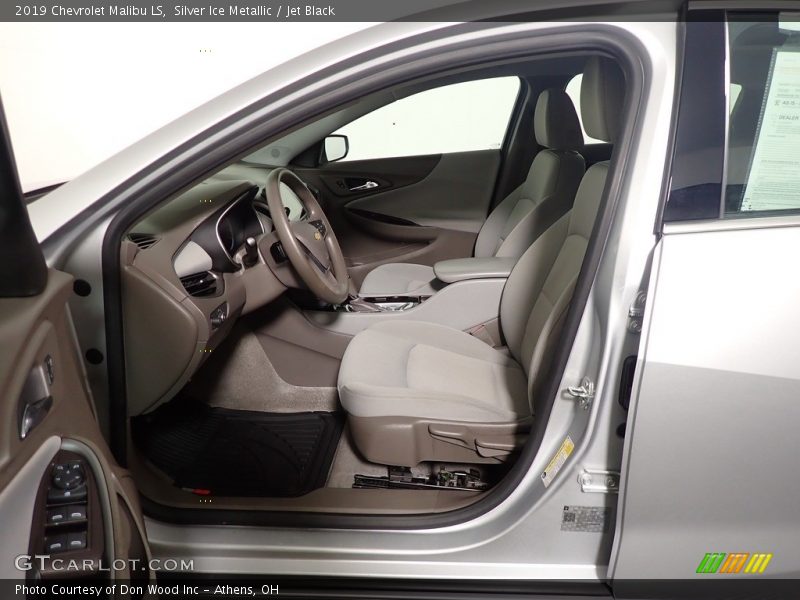 Silver Ice Metallic / Jet Black 2019 Chevrolet Malibu LS
