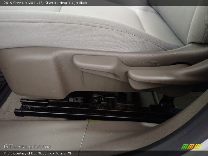 Silver Ice Metallic / Jet Black 2019 Chevrolet Malibu LS