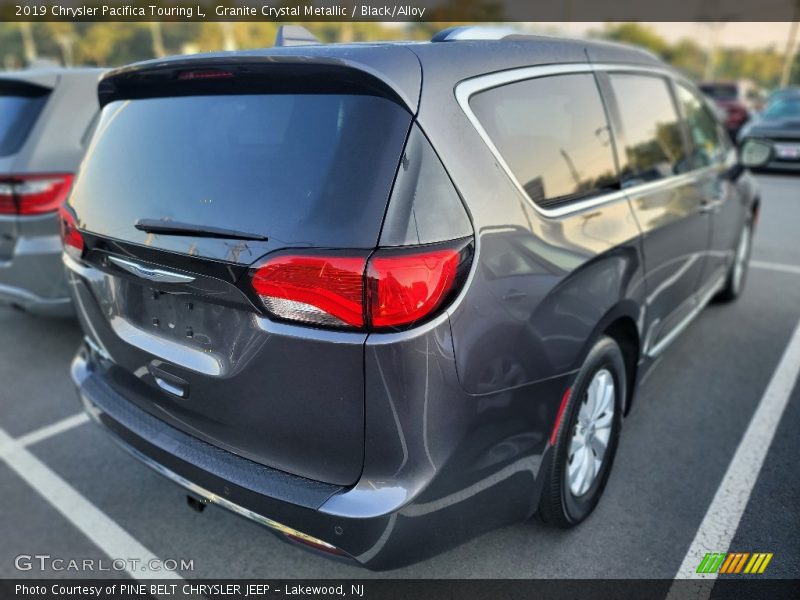 Granite Crystal Metallic / Black/Alloy 2019 Chrysler Pacifica Touring L