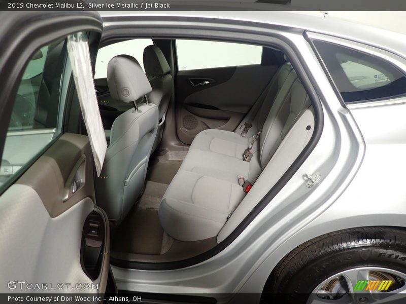 Silver Ice Metallic / Jet Black 2019 Chevrolet Malibu LS